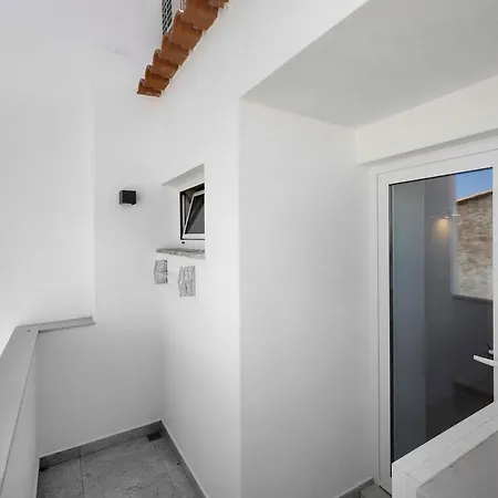 Old Town Sea View Apartment *