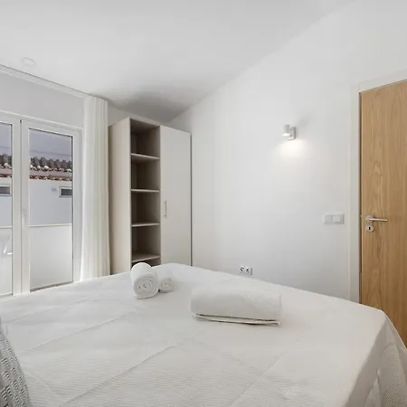 Old Town Sea View Apartment