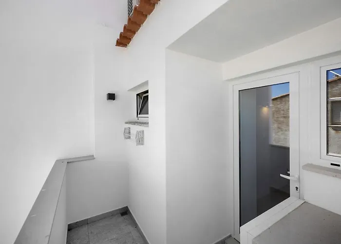 Old Town Sea View Apartment *