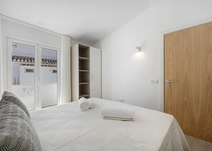 Old Town Sea View Apartment